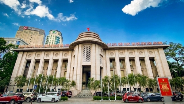 15 ngân hàng nhà nước khu vực được tổ chức lại như thế nào?
