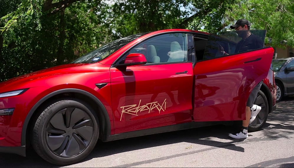 Robotaxi: Cuộc đua xe tự hành giữa Tesla và Volkswagen chính thức bắt đầu