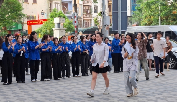 Khoảng 1,16 triệu thí sinh chính thức bước vào kỳ thi tốt nghiệp THPT toàn quốc