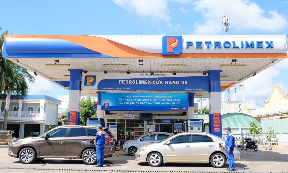 Petrolimex dẫn dắt thị trường xăng E10
