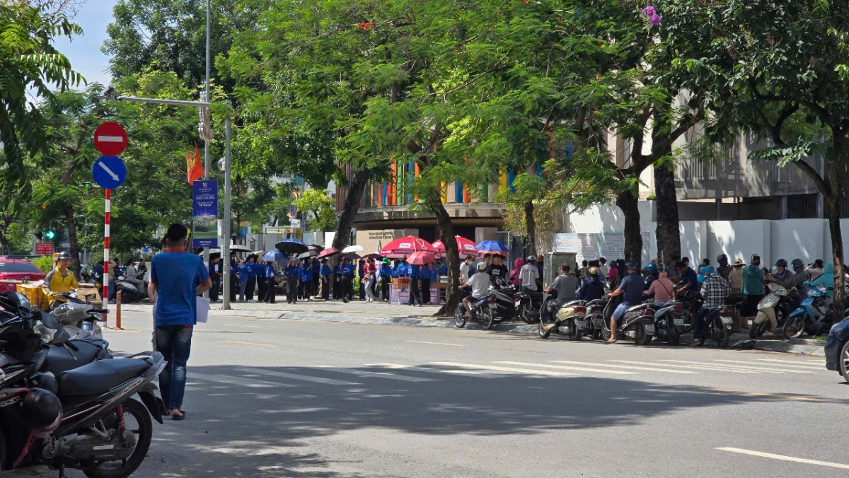 Có 7.210 thí sinh trên toàn quốc bỏ thi Văn, 7.341 thí sinh bỏ thi Toán trong ngày đầu kỳ thi tốt nghiệp THPT