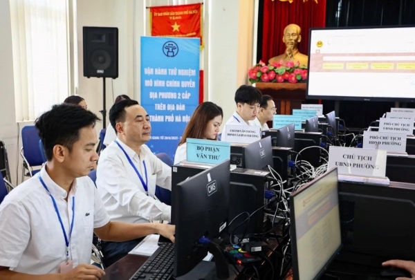 Năng lực hành chính của UBND xã ở thành phố Hà Nội trong tiến trình chuyển đổi số