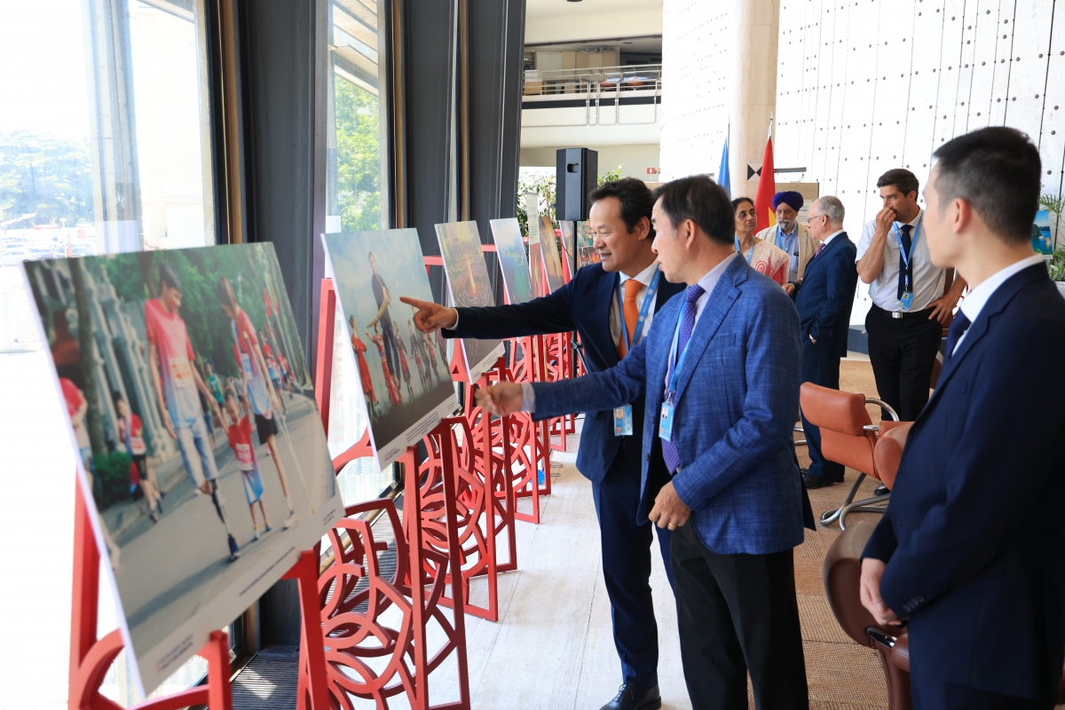 Triển lãm Ảnh “Việt Nam - Bản sắc, Nhân văn và Hội nhập” thu hút bạn bè quốc tế tại LHQ