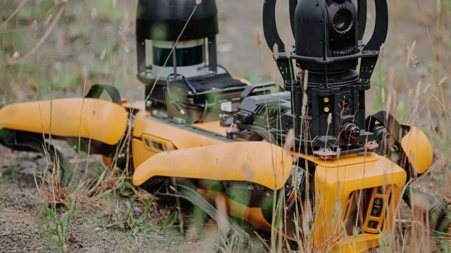 Làn sóng nông nghiệp thông minh với robot và mạng 5G