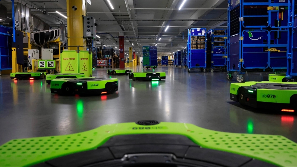 Đội quân robot của Amazon chạm mốc 1 triệu, hiệu suất kho hàng tăng thêm 10%