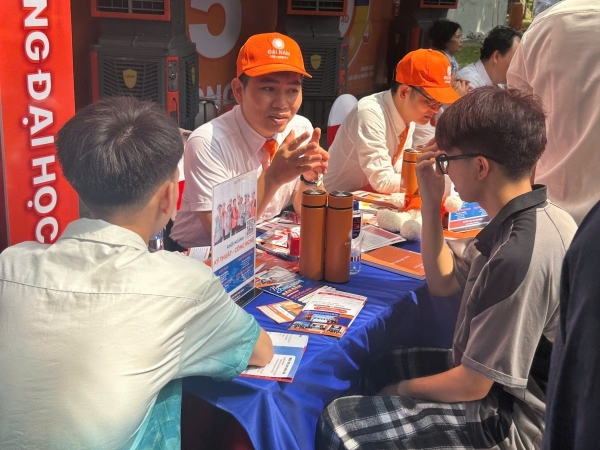 Hướng nghiệp, tuyển sinh: Cơ hội để người trẻ nhìn lại mình