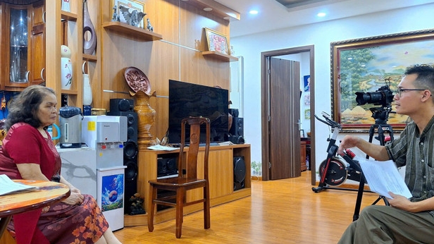 Có những bờ vai hóa thành bầu trời