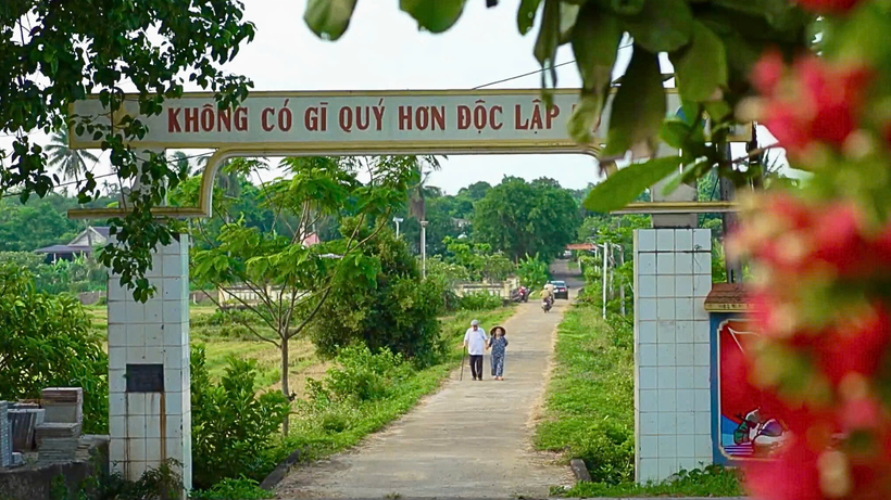 Có những bờ vai hóa thành bầu trời
