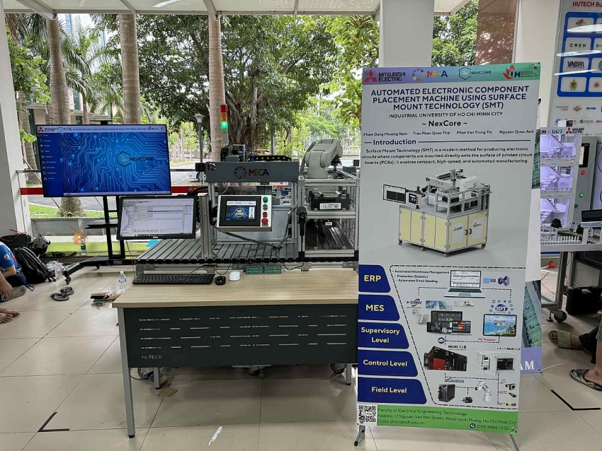 Tích hợp robot RV-2AJ, xử lý ảnh và IoT: Sinh viên kỹ thuật phát triển máy dán linh kiện tự động toàn diện