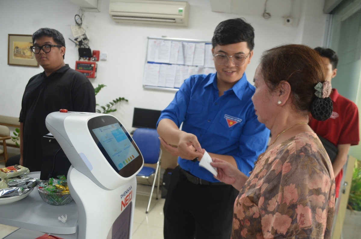 Ghi nhận ngày đầu triển khai tiện ích dịch vụ công trên địa bàn Hà Nội