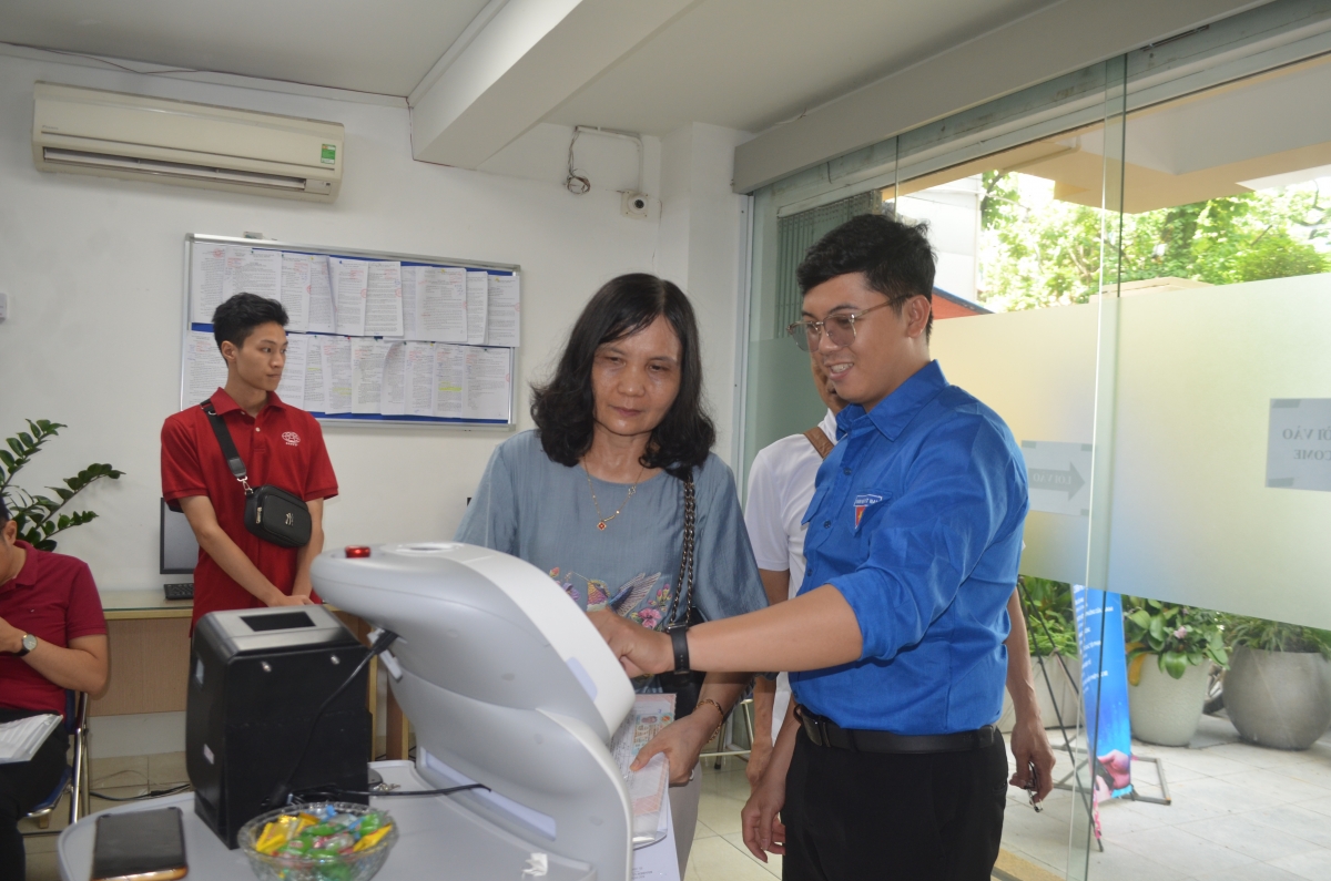 Ghi nhận ngày đầu triển khai tiện ích dịch vụ công trên địa bàn Hà Nội