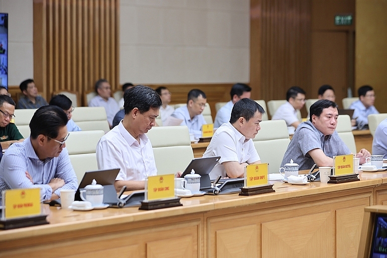 Thủ tướng: Chậm nhất tới 2027 phải thiết kế , chế tạo được chíp bán dẫn