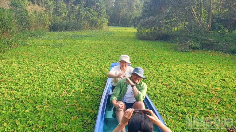 Phát triển du lịch bền vững gắn với bảo tồn thiên nhiên