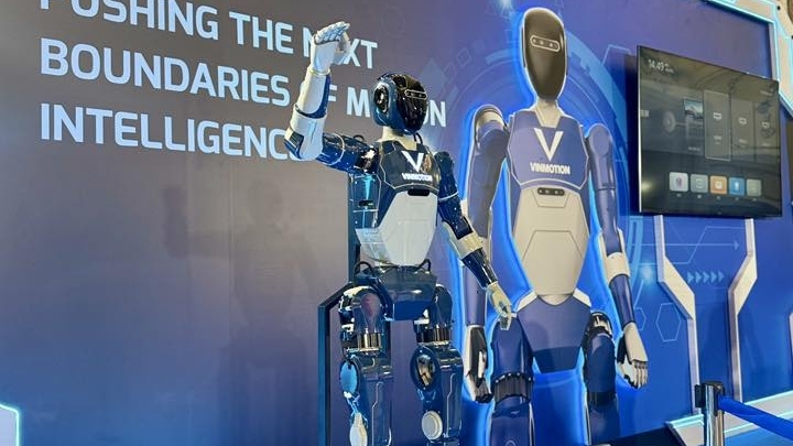 Vingroup trình làng robot hình người "Made in Vietnam" trong lễ kỷ niệm 32 năm