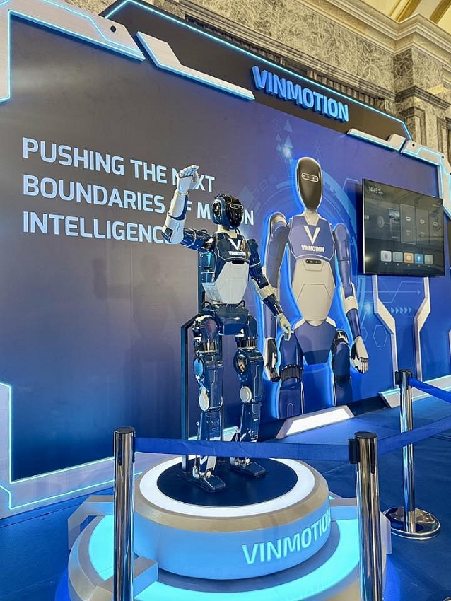 Vingroup trình làng robot hình người 