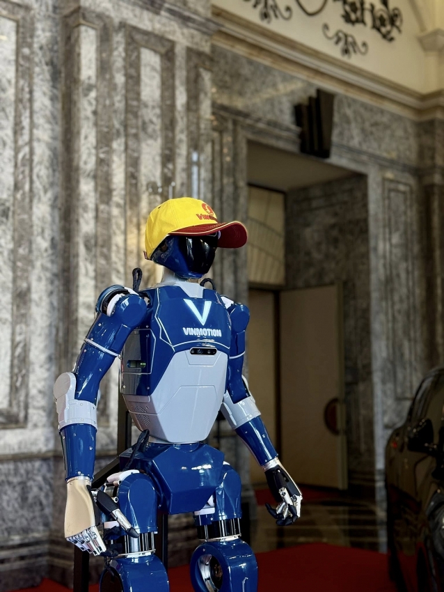 Vingroup trình làng robot hình người 