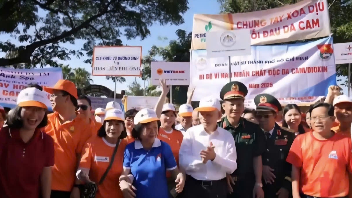 Gần 6.000 người tham gia đi bộ vì nạn nhân chất độc da cam tại TP.HCM