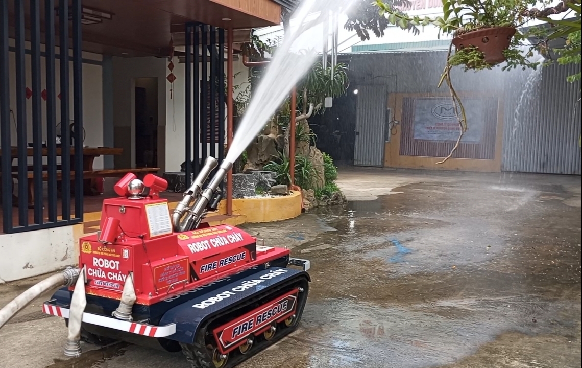 Robot chữa cháy "make in Việt Nam" với nhiều tính năng vượt trội sẵn sàng triển khai diện rộng