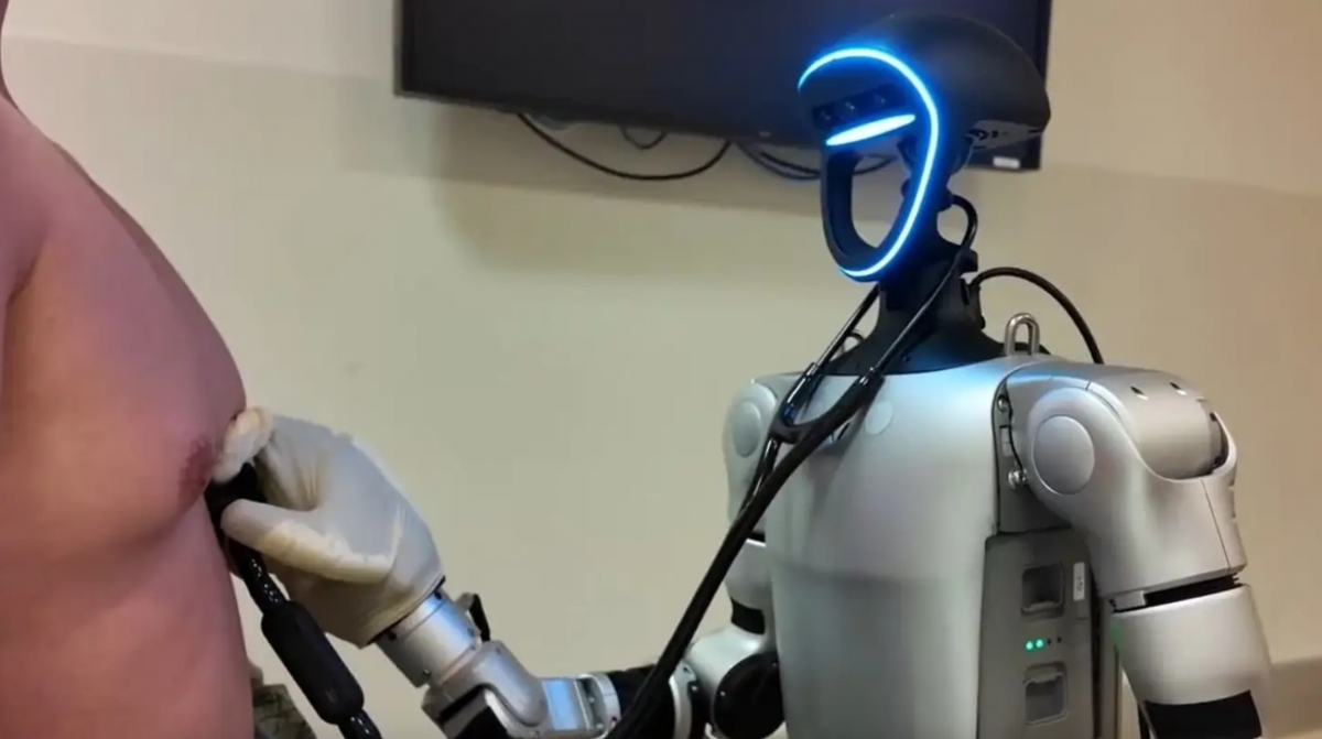 Khi bác sĩ có thêm “đồng nghiệp robot”