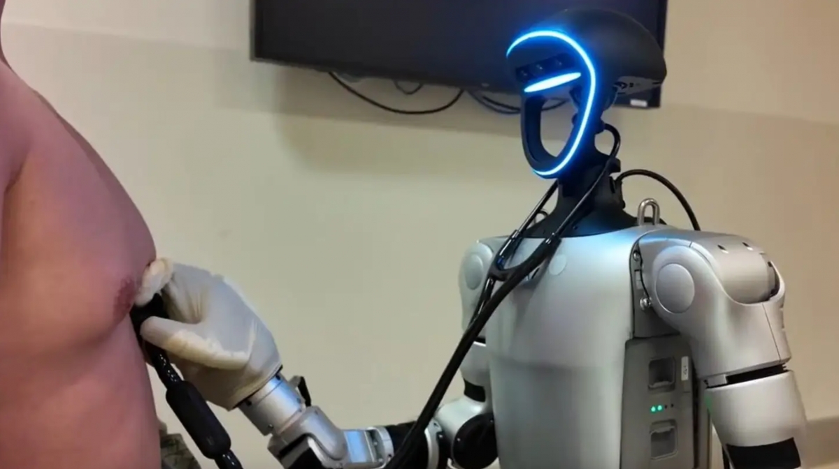Khi bác sĩ có thêm “đồng nghiệp robot”