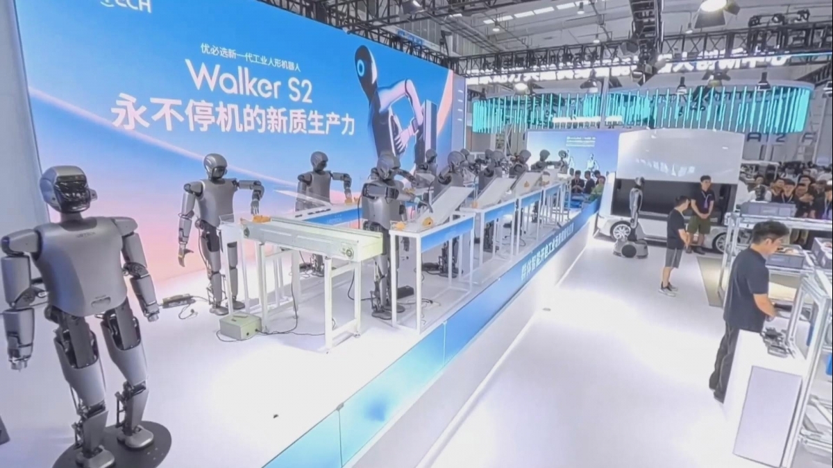 Walker S2 - robot hình người đầu tiên tự thay pin gây ấn tượng tại Hội nghị Robot Thế giới 2025