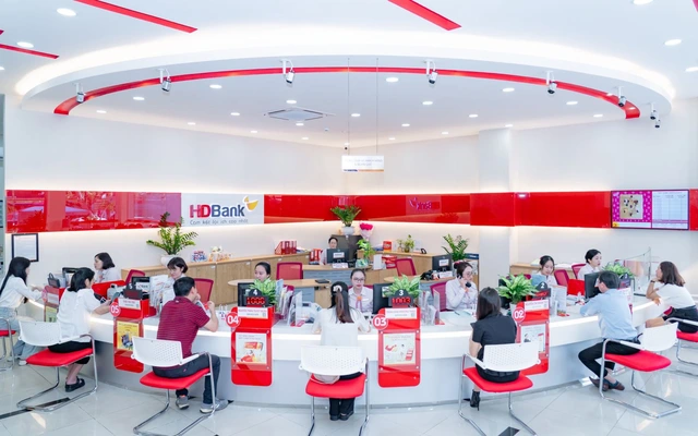 Tin tức ngân hàng nổi bật tuần qua: Techcombank ưu đãi lãi suất gửi 12 tháng cao nhất