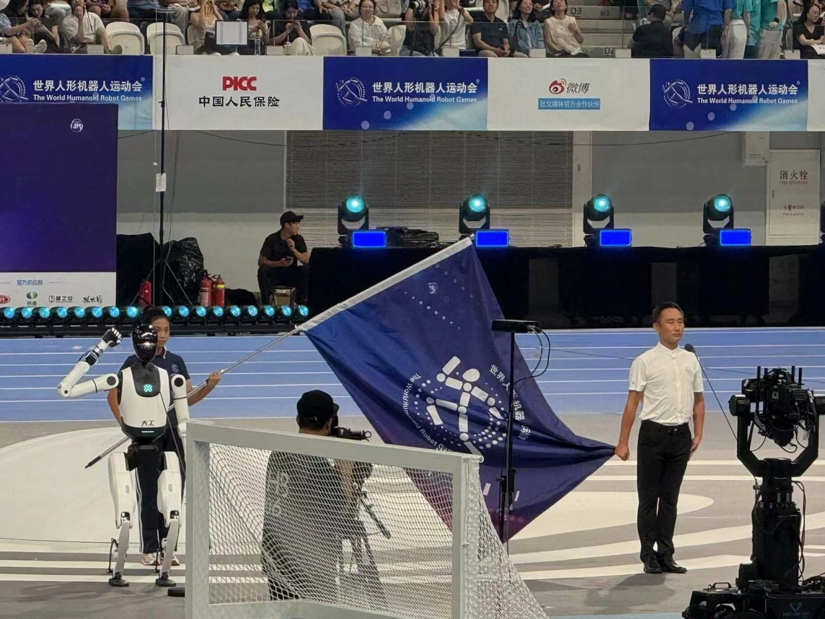 Robot đá bóng, boxing và chạy nước rút tại đại hội thể thao quốc tế lần đầu tiên