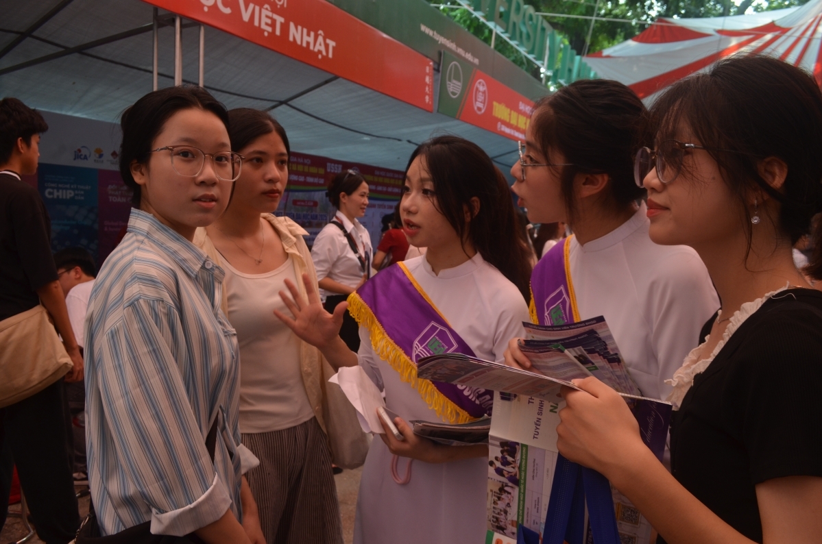 Điểm chuẩn các nhóm ngành công nghệ và kỹ thuật từ 24 điểm trở lên