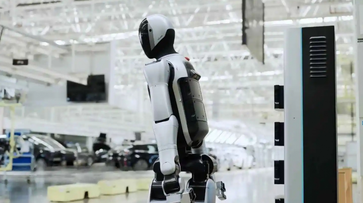 Robot thế hệ mới tự thay pin, mở ra kỷ nguyên sản xuất 24/7
