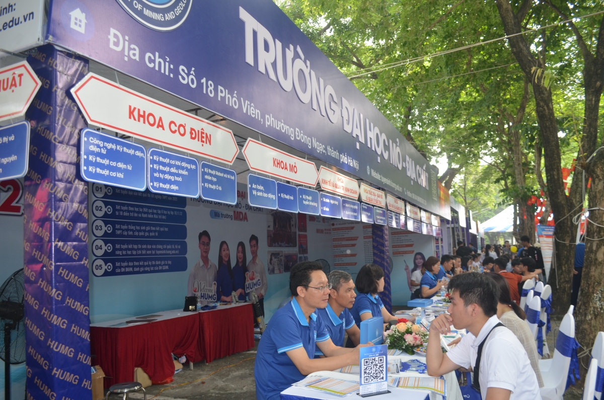 Thí sinh toàn quốc xác nhận nhập học trên cổng thông tin của Bộ đến 17h ngày 30/8