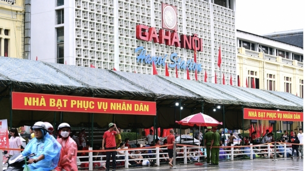 Hà Nội triển khai lắp đặt nhà bạt dã chiến phục vụ lễ diễu binh, diễu hành A80