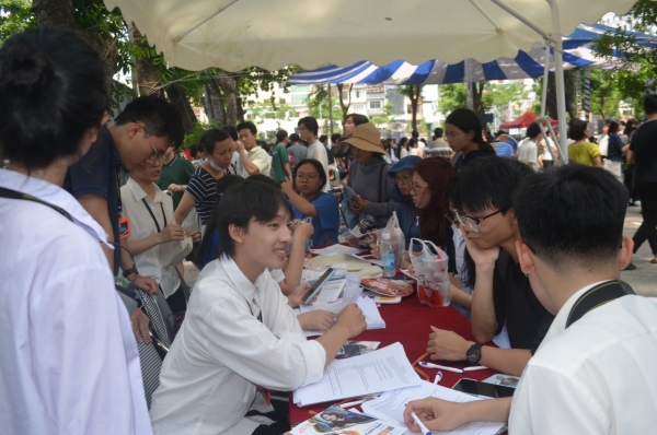 Chạy đua xét tuyển bổ sung sớm và thêm “chiêu thức” thu hút thí sinh