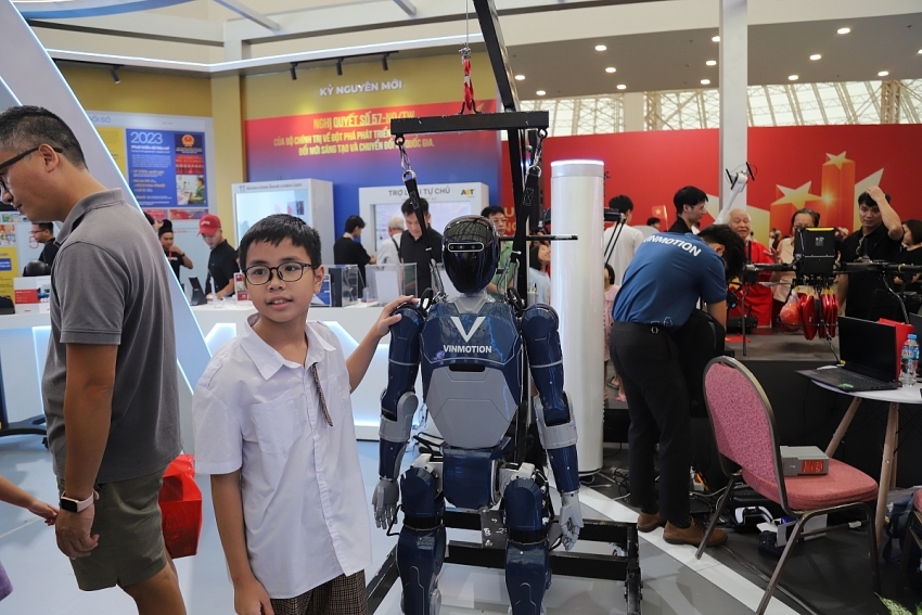 Khi robot bước vào không gian trưng bày của các bộ, ngành, địa phương tại Triển lãm A80 Khi robot bước vào không gian trưng bày của các bộ, ngành, địa phương tại Triển lãm A80