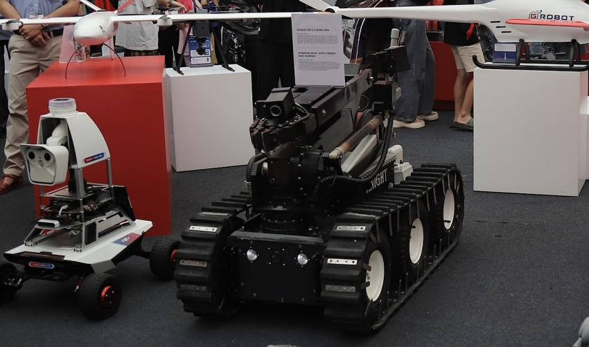 Ấn tượng robot giao tiếp như người tại Triển lãm 80 năm thành tựu đất nước Ấn tượng robot giao tiếp như người tại Triển lãm 80 năm thành tựu đất nước
