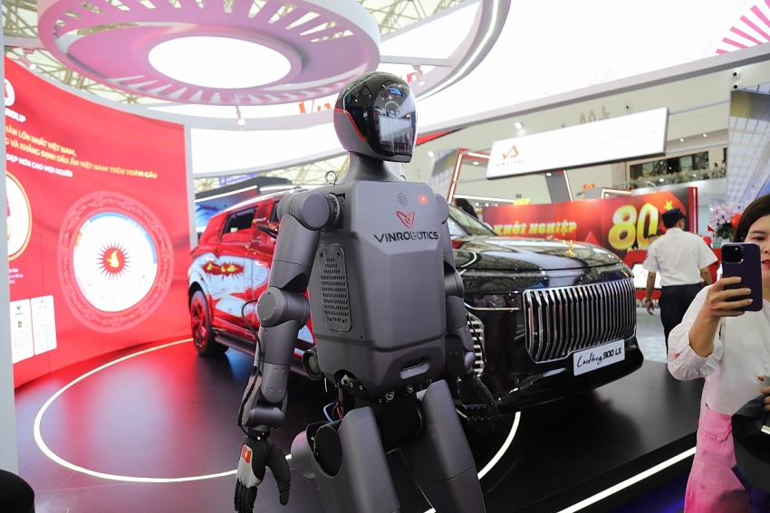 Ấn tượng robot giao tiếp như người tại Triển lãm 80 năm thành tựu đất nước Ấn tượng robot giao tiếp như người tại Triển lãm 80 năm thành tựu đất nước