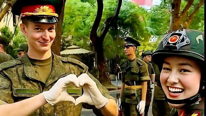 Lãnh đạo Quốc hội Nga dự duyệt binh và chúc mừng Việt Nam nhân dịp Quốc khánh 2.9