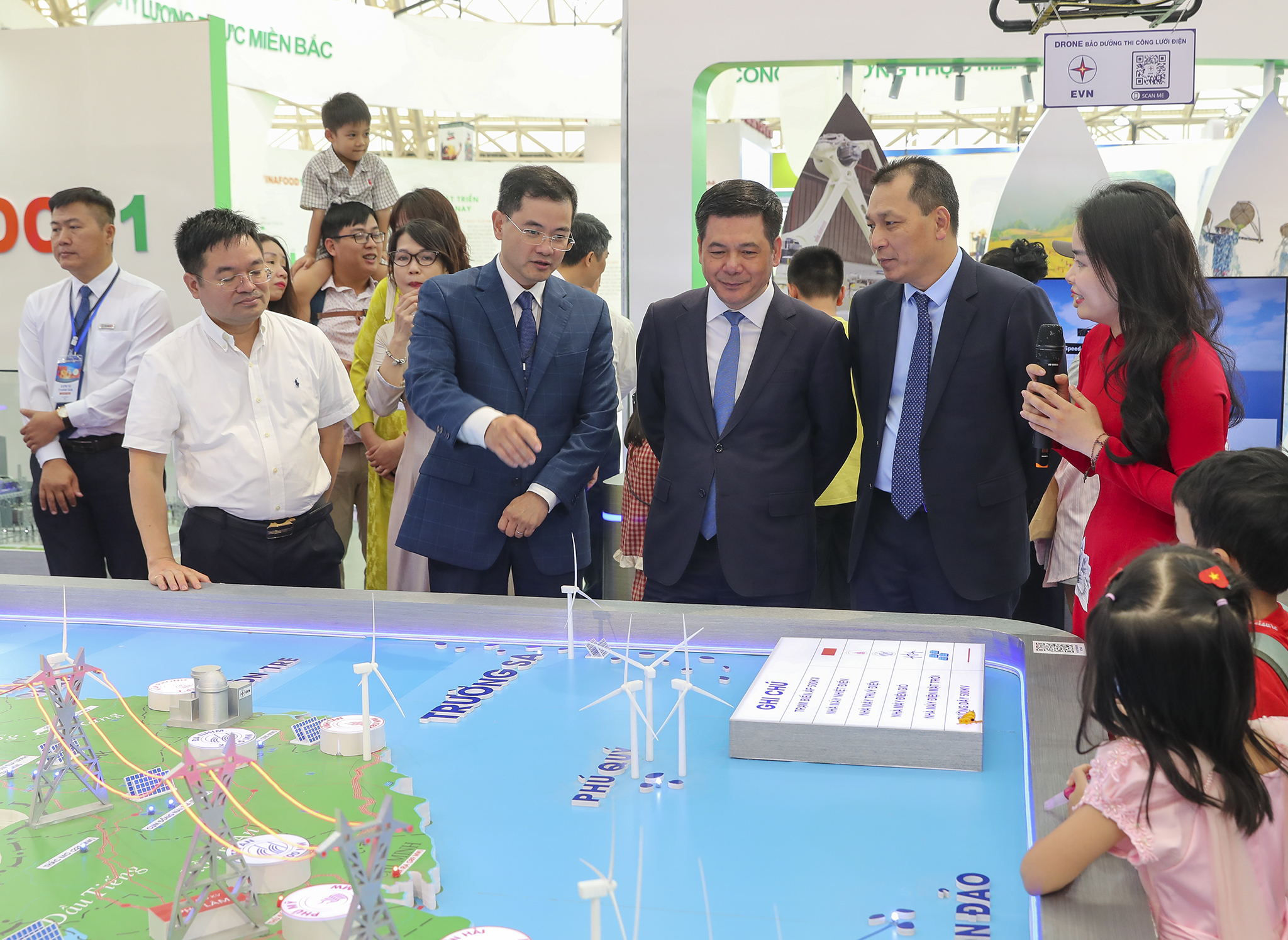 Không gian triển lãm của EVN thu hút nhiều khách tham quan tại Triển lãm 80 năm hành trình Độc lập - Tự do - Hạnh phúc