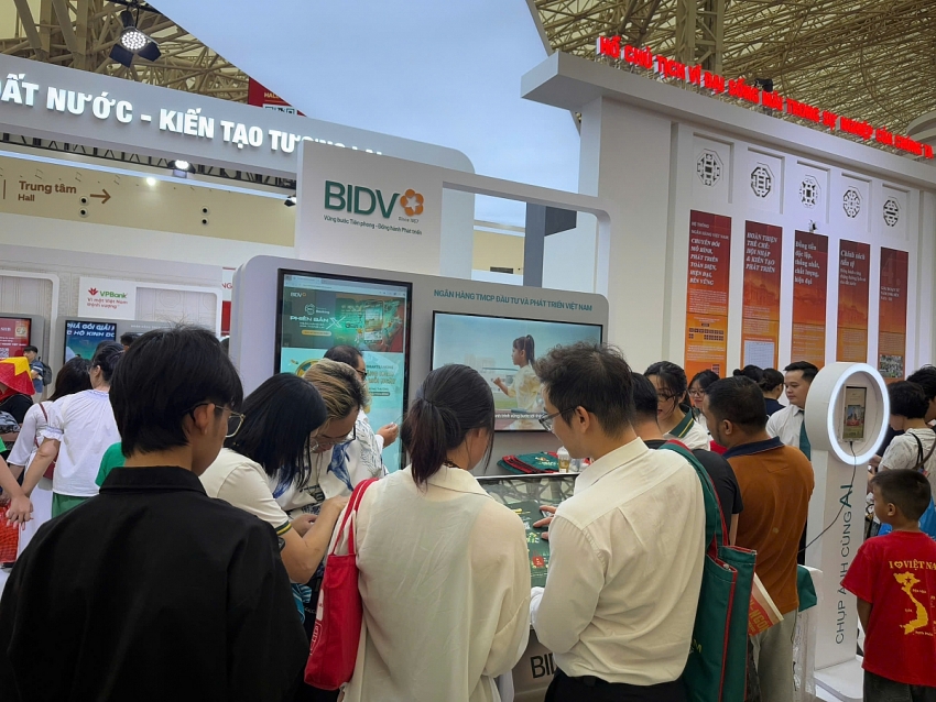Gần 10 ngàn người ghé thăm gian hàng BIDV tại triển lãm 80 năm Thành tựu Đất nước