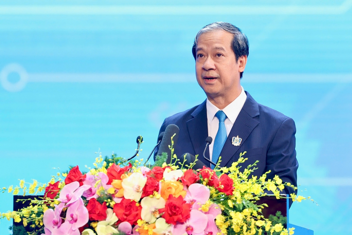 Sáng 5/9, cả nước hân hoan đón năm học mới, sẵn sàng chinh phục mọi nấc thang tri thức