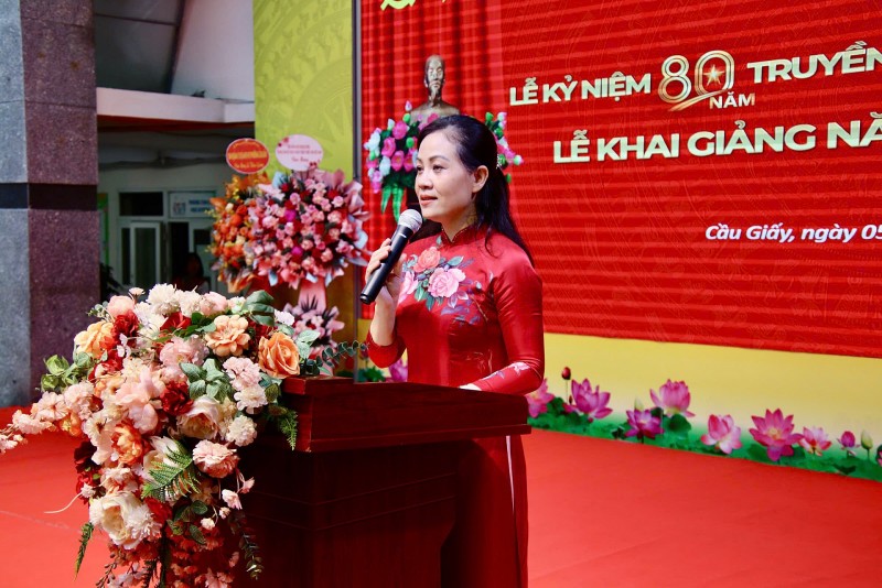 Trường Tiểu học Dịch Vọng A rộn ràng ngày khai giảng, mở ra hành trình mới cho thầy và trò