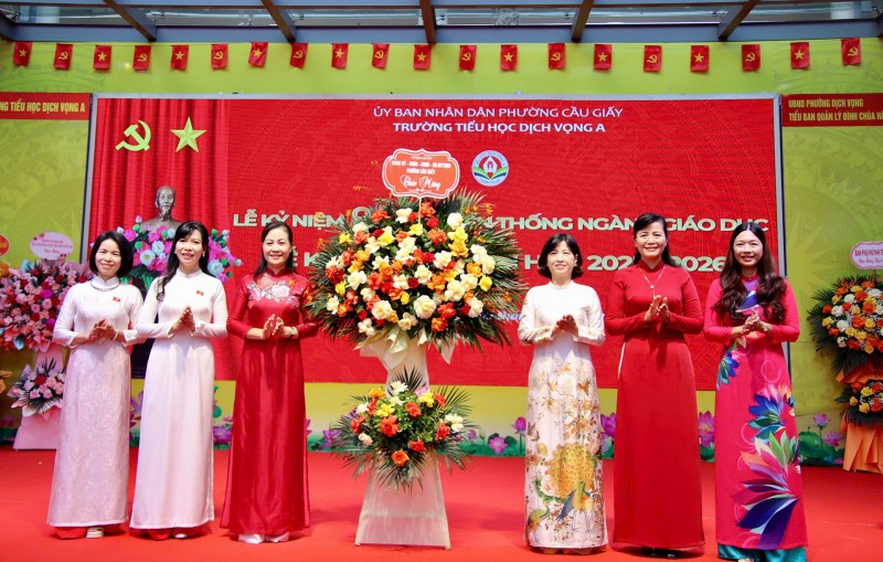 Trường Tiểu học Dịch Vọng A rộn ràng ngày khai giảng, mở ra hành trình mới cho thầy và trò