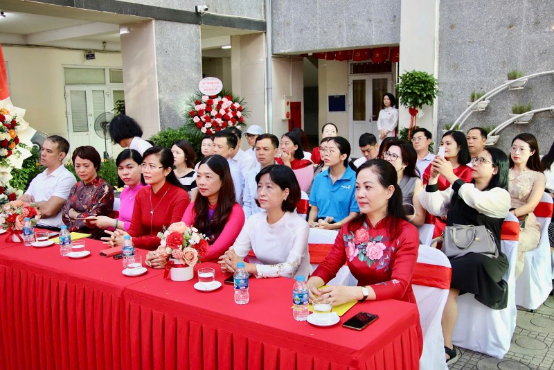 Trường Tiểu học Dịch Vọng A rộn ràng ngày khai giảng, mở ra hành trình mới cho thầy và trò