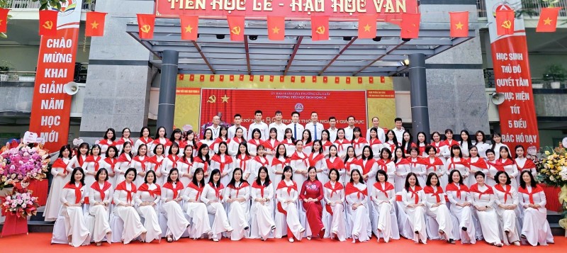 Trường Tiểu học Dịch Vọng A rộn ràng ngày khai giảng, mở ra hành trình mới cho thầy và trò