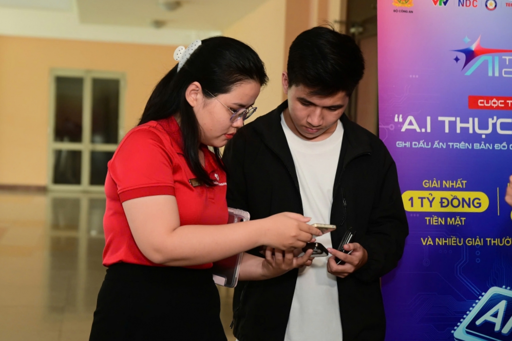 Sinh viên được hướng dẫn để tham gia cuộc thi.