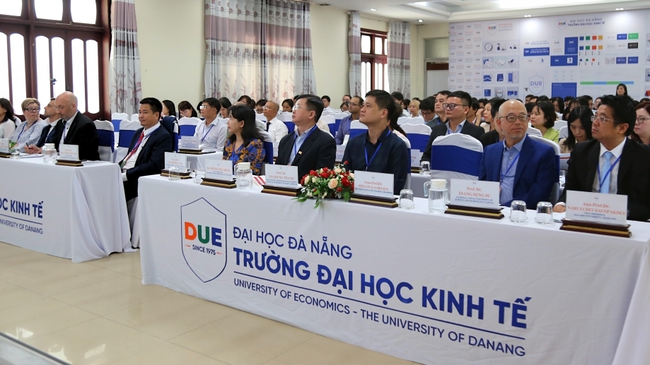 Sinh viên Trường Đại học Kinh tế - Đại học Đà Nẵng mang nghiên cứu về TikTok và AI đến diễn đàn quốc tế COMBELT 2025