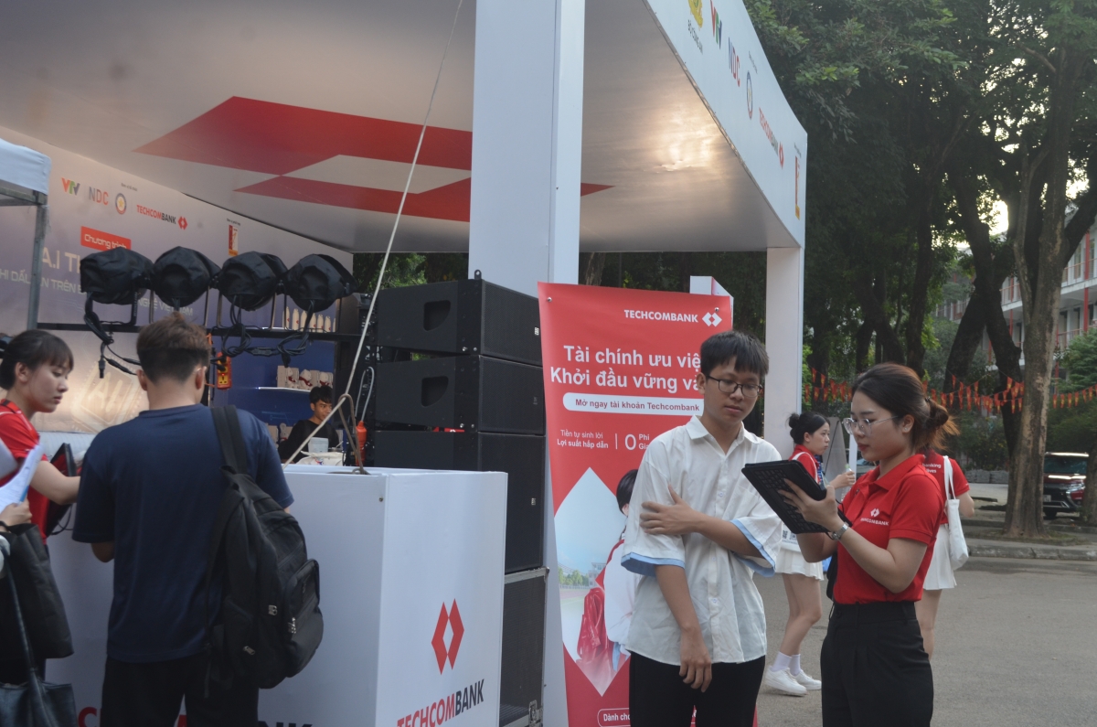 Hàng nghìn sinh viên Đại học Bách khoa Hà Nội hưởng ứng cuộc thi “AI Thực chiến” khu vực toàn miền Bắc