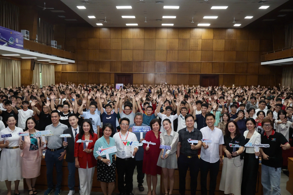 Sinh viên Đại học Bách khoa Hà Nội hào hứng tham gia lễ phát động cuộc thi “AI Thực chiến” khu vực miền Bắc