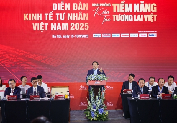 Thủ tướng mong doanh nghiệp tư nhân tiếp tục đồng hành tháo gỡ các điểm nghẽn