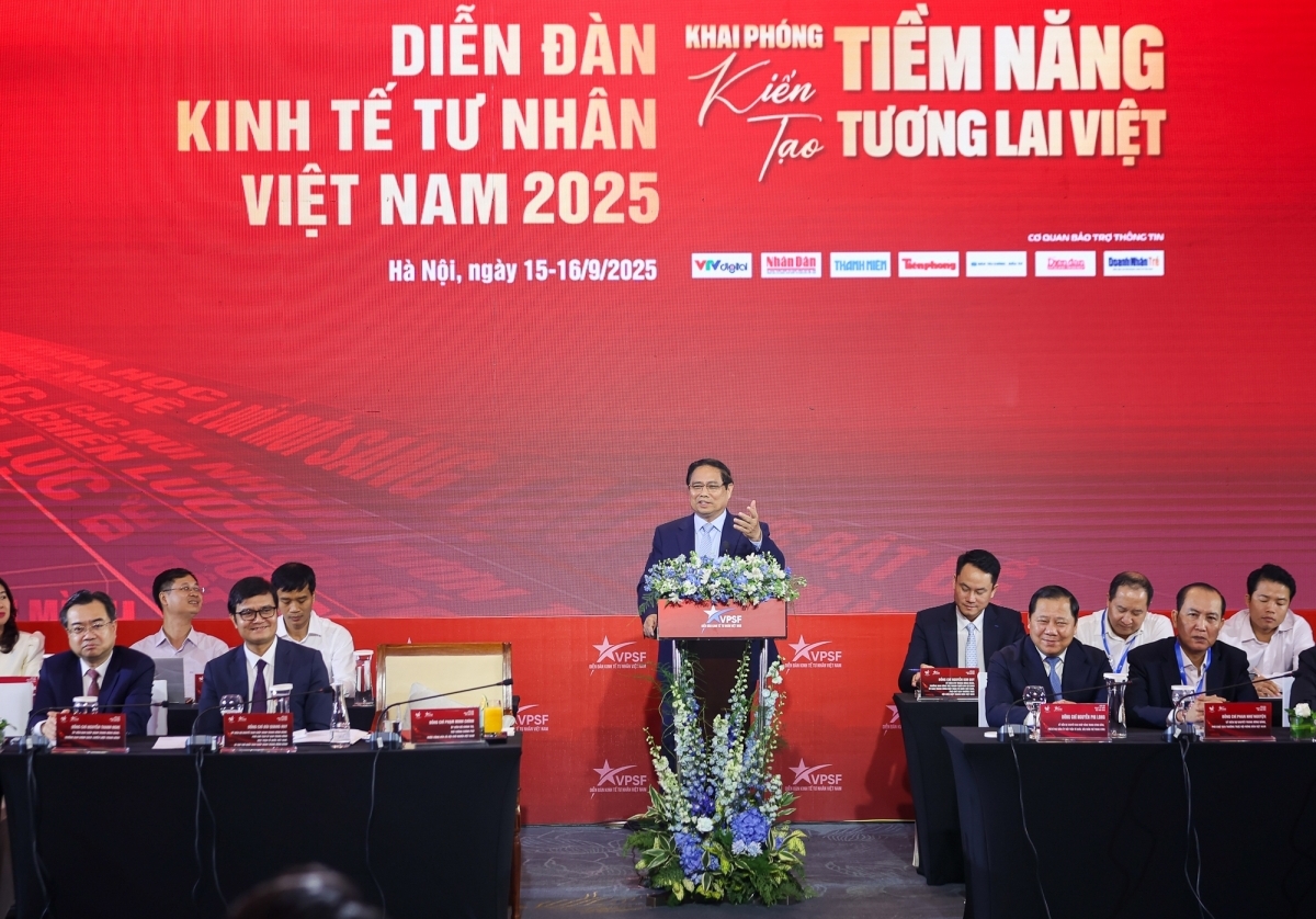 Thủ tướng mong doanh nghiệp tư nhân tiếp tục đồng hành tháo gỡ các điểm nghẽn