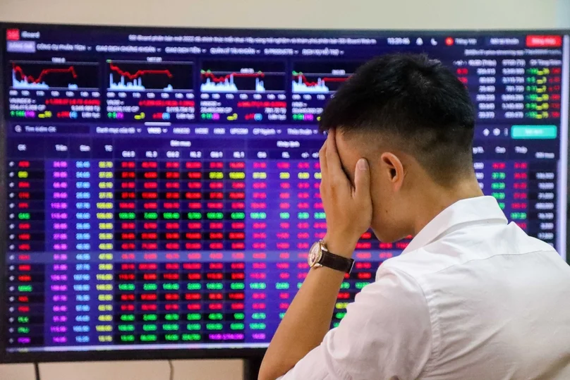 Thị trường chứng khoán ngày 17/9: VN-Index giảm gần 10 điểm, thanh khoản sụt giảm